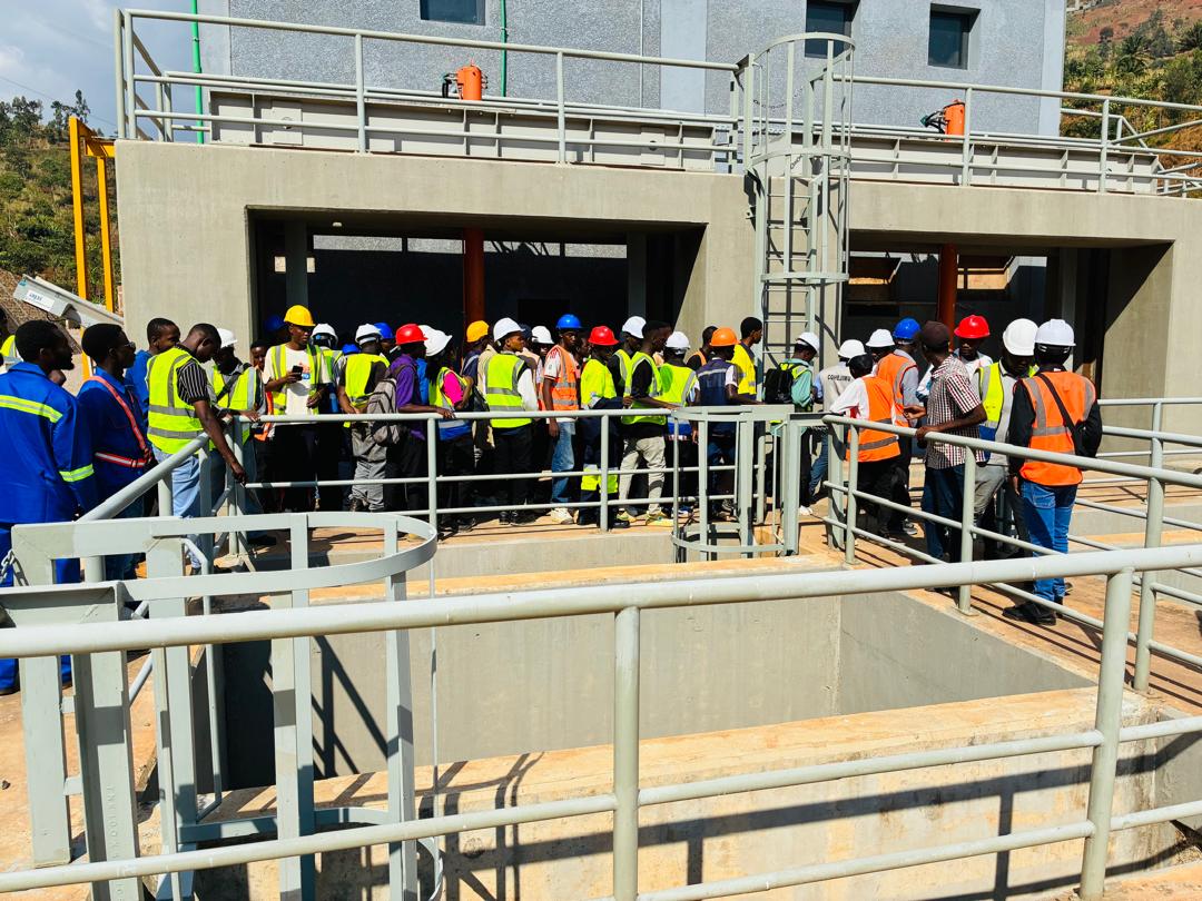 Photo des étudiants prise lors de la visite à la Centrale